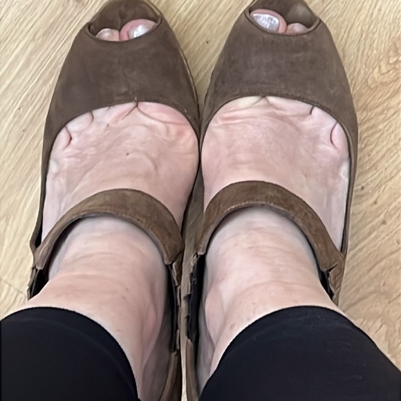 PRADA Sz 40 Brown Suede Rubber Platform Peep Toe Elastic Mary Jane 3.5” Heels - Picture 12 of 15